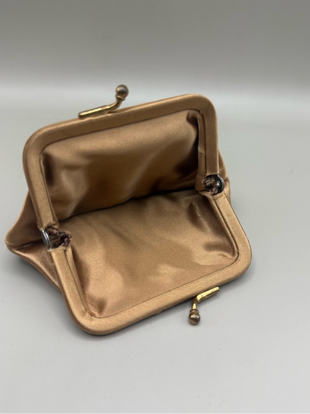 Vintage Satin Golden Kiss Lock Coin Change Purse/Pouch  Women’s 3x4” - Picture 3 of 4